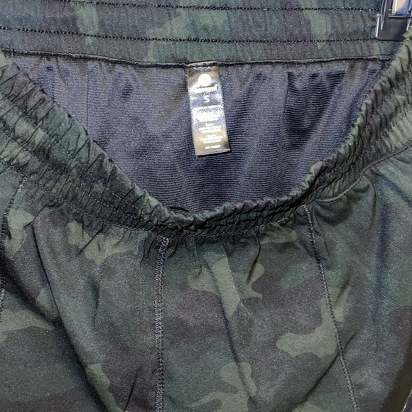 Camo athletic shorts, size small - Picture 6 of 6